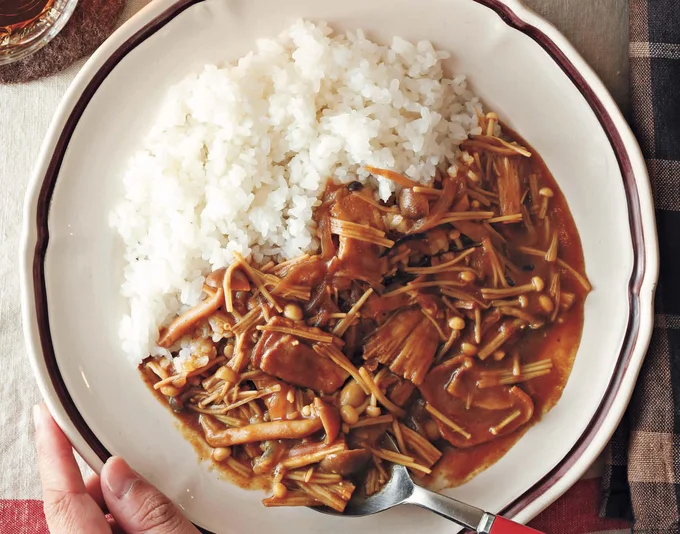 2種のきのこで食べごたえあり！「きのこたっぷりカレー」