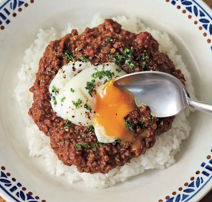 【画像】仕上げのバターでコク増し!「煮込んだようなキーマカレー」