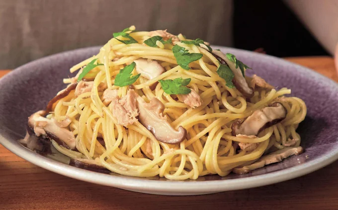 ツナのうまみを麺に吸わせて「和風きのこレンジスパ」