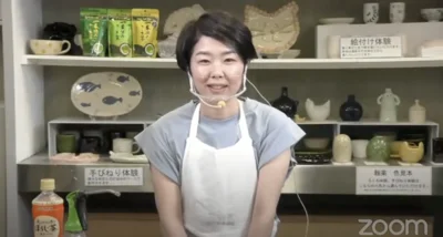 瀬戸染付焼伝統工芸士・加藤真雪さんが、呉須を使った染付技法「濃み」を実演