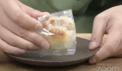 川村屋賀栄さんの「ねこ饅頭 たま」。子どもたちにも大人気の銘菓