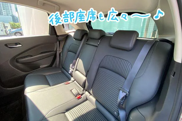 後部座席も広々~