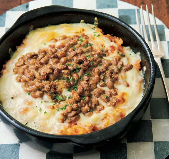 シンプルな調味料でも深みのある味わい「納豆ドリア」