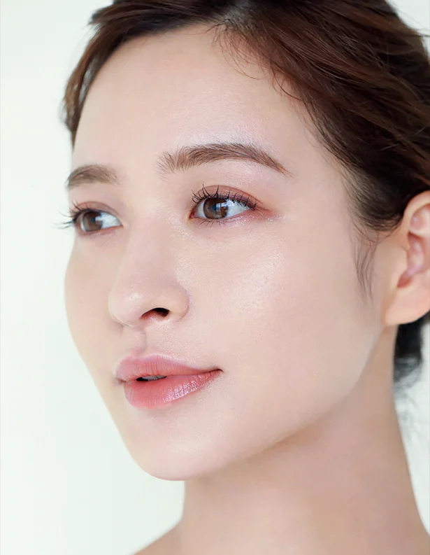 陶器のような肌、発光肌に⁉ 美容のプロが今話題のBBクッションファンデをお試し！