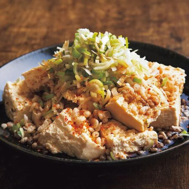 もうひと味ほしいなら、揚げ玉をちょい足し！ かけるだけで風味も食感もアップ♪