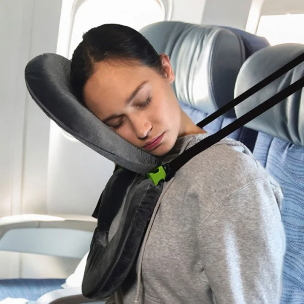 斬新すぎる！ 死んだように眠れる｢首吊り｣枕がブレイクすると大変な光景になる