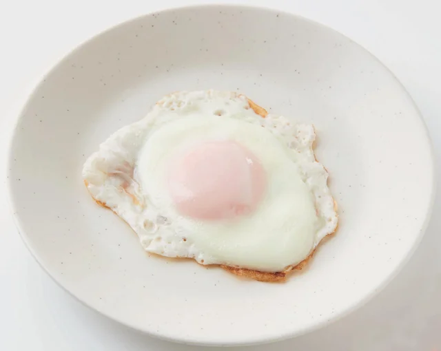 目玉焼きの正しい焼き方知ってる？ 「ふんわり蒸し焼き」＆「カリッと揚げ焼き」