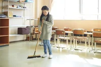 学校で心を許せる友達がいない小４娘。「1人でいる方がラク」と言うけど…【小川大介先生の子育てよろず相談室】