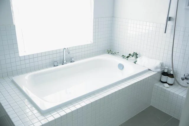 浴槽はこすらなくていい!? へとへと主婦が切望する、毎⽇負担なく続けられる「お⾵呂そうじの極意」とは
