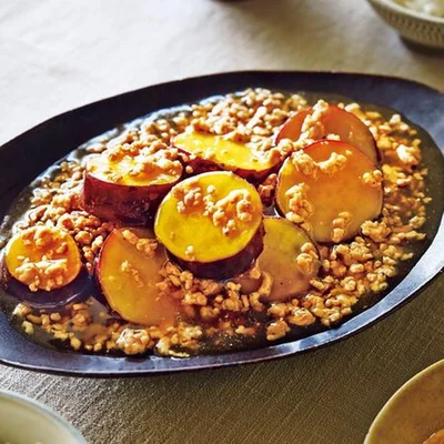 【画像を見る】甘辛あんでご飯が進む「さつまいものそぼろ煮」