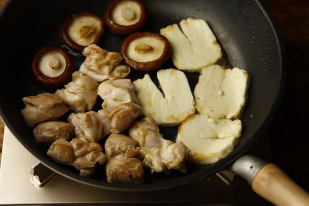 ハルミチーズは焼いても溶けないので、こんがり焼いてから食べるのがおすすめ