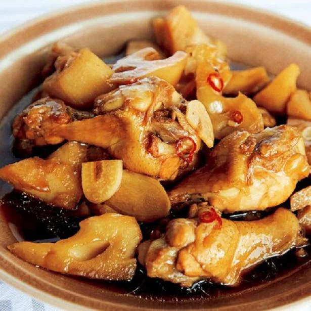 煮物ってこんなにラク！ ほったらかしでもおいしいレシピ「手羽元とれんこんの黒酢煮」