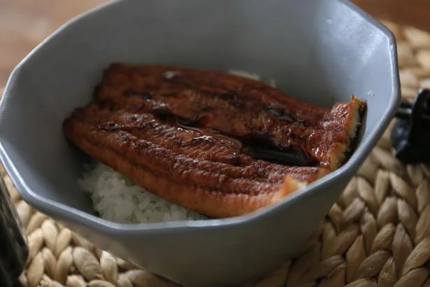 表面かりっ、中ふわふわのおいしいうなぎ丼！