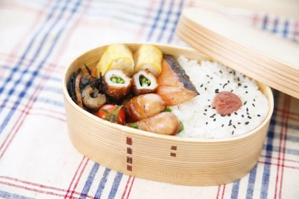 【手軽】お弁当へ彩りをプラス！ まるで本物のレタスのようなおかずカップ