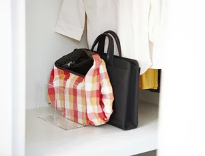 形もサイズも異なるバッグを整然としまう方法／リバウンドしない収納はどっち？（8）