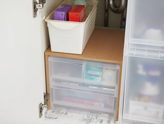 形がいびつなシンク下の活用法。引き出しやプラかごを上手に使うと？／リバウンドしない収納はどっち？（12）