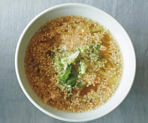 常備食材で作れる！「キャベツのすりごま汁」と「じゃこと卵のとろとろご飯」／何も作りたくない日はご飯と汁だけあればいい（1）
