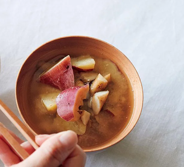 満足感バッチリな「さつまいもとごぼうの味噌汁」と「鶏ねぎご飯」／何も作りたくない日はご飯と汁だけあればいい（2）