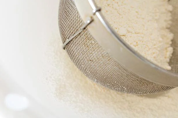 粉ふるいがおっくうです…。そんなお悩み一気に解決！／食いしん坊ライターWが聞く！お菓子作りライフハック