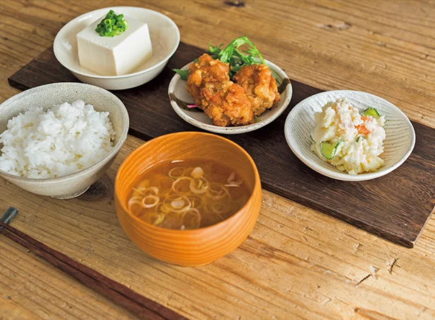 食卓が楽しくなる！買ってきたお惣菜の【100均】盛りつけアレンジテクニック