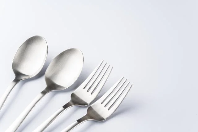 フォークの歯はなぜ4本なの?