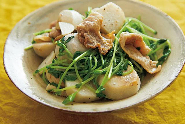素材を活かしたシンプルな味つけがやみつきに「豚バラと里いものうま塩煮」