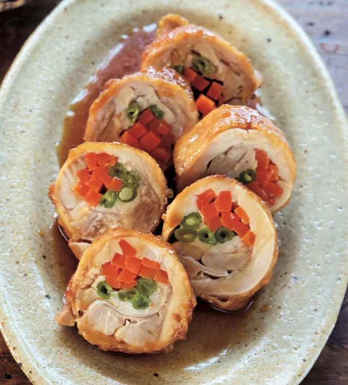 彩り豊かな断面が華やか!「とりのロール照り焼き」