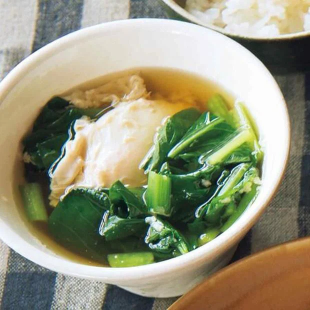 「小松菜と落とし卵のスープ」