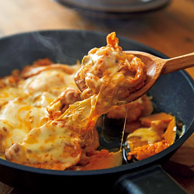 寒い日に食べたい！こってり食べ応えのある「豚とかぼちゃのキムチーズ煮」