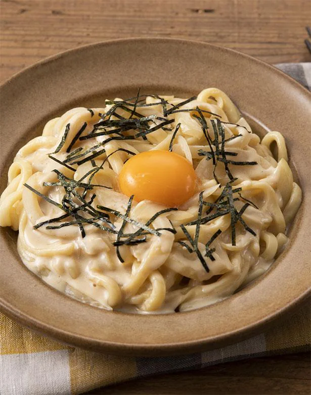 豆乳でまろやか！パパッと洋風な「カルボナーラうどん」／ゆるうま200円ごはん（8）