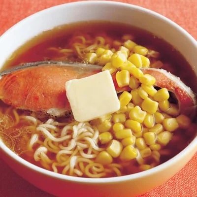 「鮭バターコーンラーメン」