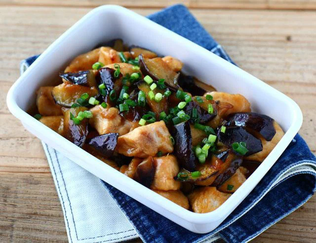 鶏むね肉となすのぽん酢炒め