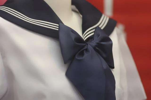 セーラー服の襟はどうして大きいの?