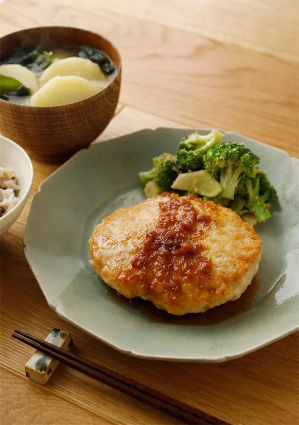 肉感たっぷりだけどあっさりとしたバーグに梅だれがよく合います