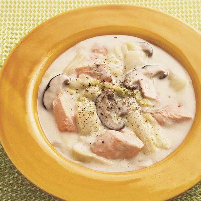 とろっとろの白菜で体もぽっかぽかに「白菜と鮭のクリームシチュー」