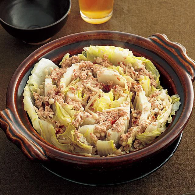 定番鍋ばかりではつまらない！ たまにはひと味変えて「白菜のとり梅蒸し鍋」