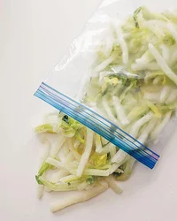 白菜一玉使い切れないと思ったら！細切りにして「うす塩冷凍」がとっても便利