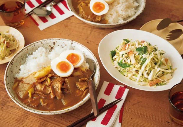 めんつゆベースでほっとする味。副菜も和で揃えて。「豚バラ肉と大根のカレー」の献立