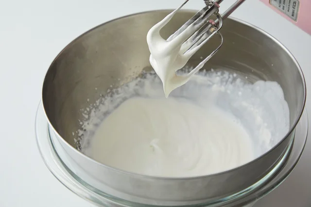 泡立てた生クリームがボソボソに… スイーツ作りの悲劇あるあるを防ぐ方法／食いしん坊ライターWが聞く！お菓子作りライフハック