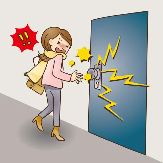 どうして冬は衣服に静電気が発生しやすいの?