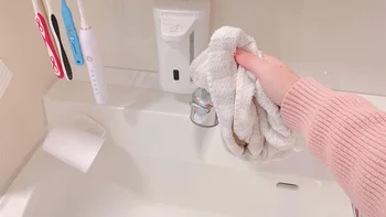 手拭きタオルを交換するタイミングで、洗面まわりの拭き取り