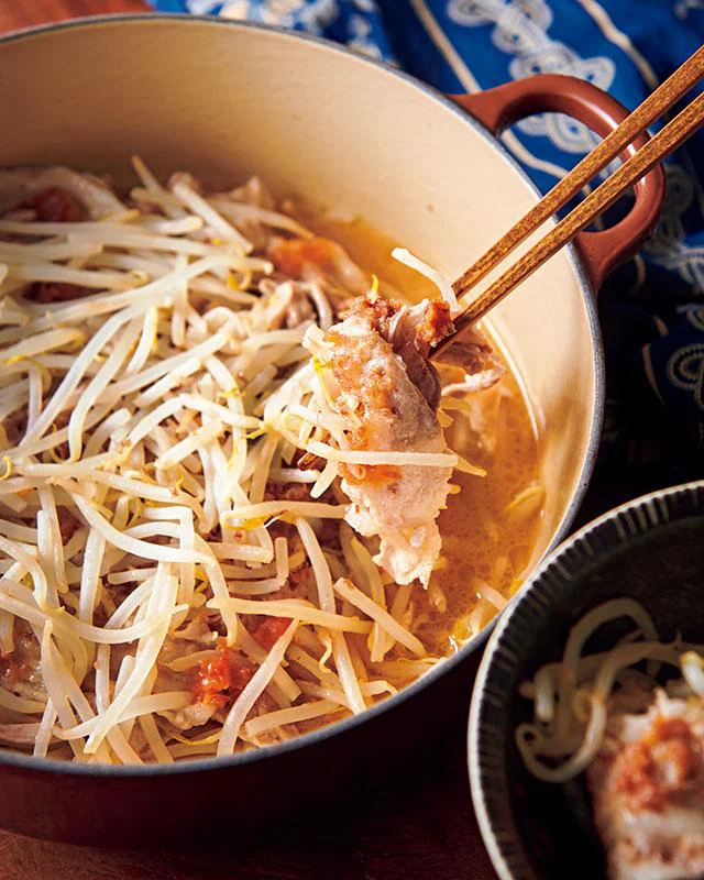 もやし2袋消費！ 重ねて蒸すからお肉がやわらかい「豚バラともやしの梅バター蒸し鍋」