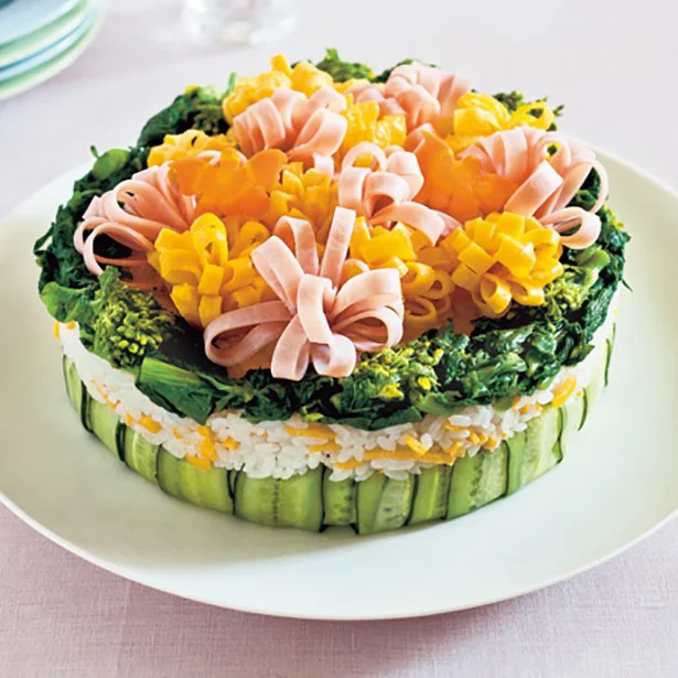 【写真を見る】インパクトある料理も子どものよい思い出に「お花のケーキずし」