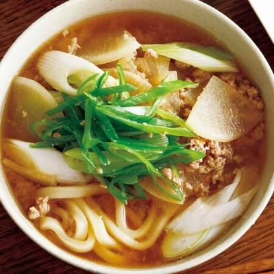 【画像を見る】冬野菜がたっぷり！「豚ねぎ煮込みうどん」