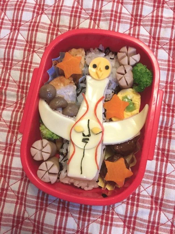 「太陽の塔」がドドン！ と乗った芸術弁当で嬉しさ爆発【キャラ弁】