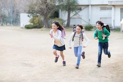 保育園や幼稚園、小学校の持ち物として必須となっていることが多い水筒