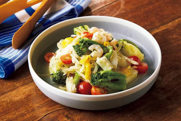 たっぷりの野菜を魚介と合わせて。さっぱりおいしい「具だくさんマリネ」／ふたりを平和にしてくれる最強の共働きごはん（6）