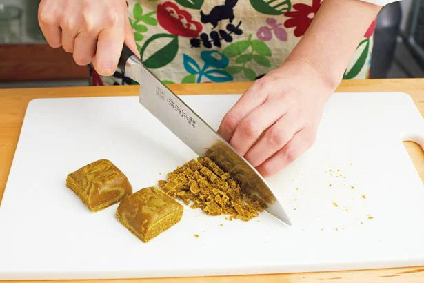 「卵黄のせキーマカレー」作り方のポイント(カレールウ)