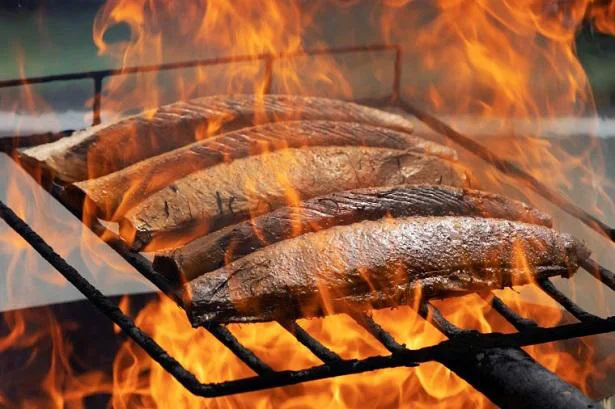 わらで焼き上げるので香ばしさが格別