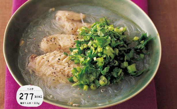 薬味をたっぷりのせて召し上がれ!「手羽先のはるさめスープ」